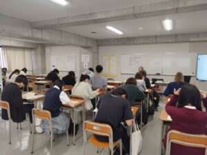 【共通テスト模試 実施報告】模試は「結果」より「振り返り」が大切！小倉キャンパスでの取り組みをご紹介